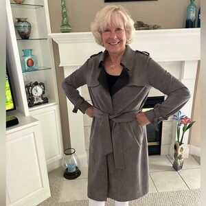 Patrizio Luca women’s gray trench coat in M. Versatile and classy.